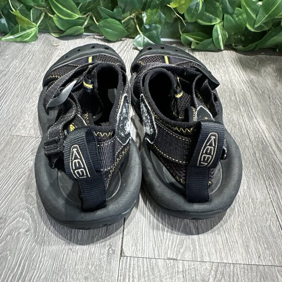 Keen Men\'s Black Yellow Stitching Hood River II Hiking Water Sandals, size 10.5 main image 4